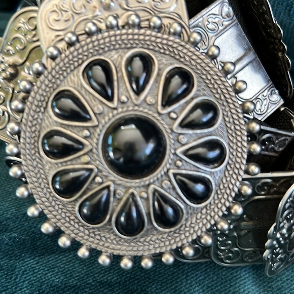 VINTAGE 70’s STYLE PRESSED METAL ARTICULATED BELT ONYX MEDALLION - Picture 9 of 9